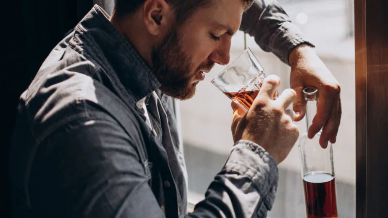 Como ajudar um alcoólatra que não quer ajuda: guia para a família